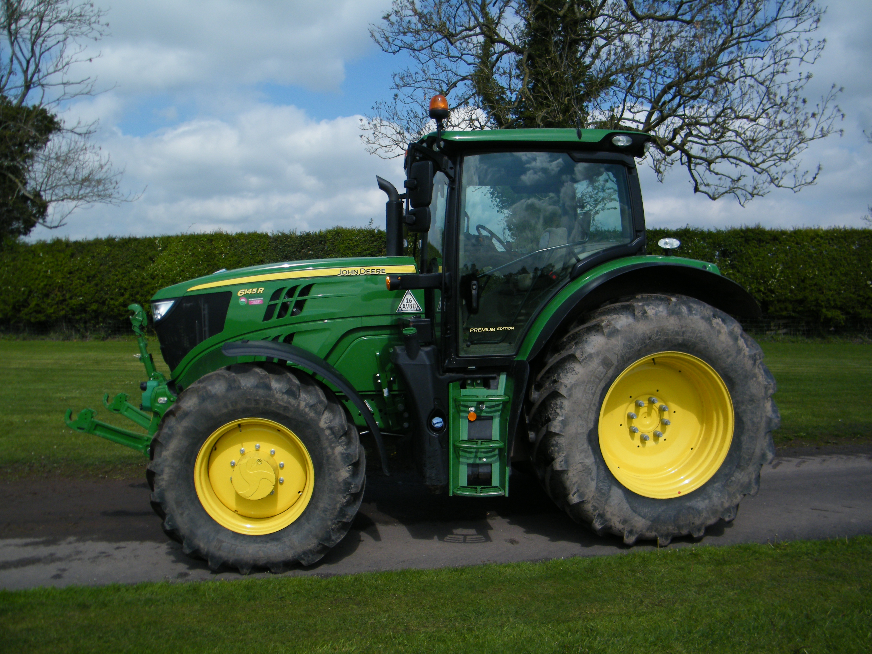 JOHN DEERE 6145R